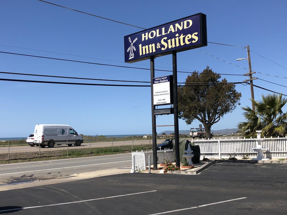 Hollandinn And Suits 莫罗贝 外观 照片